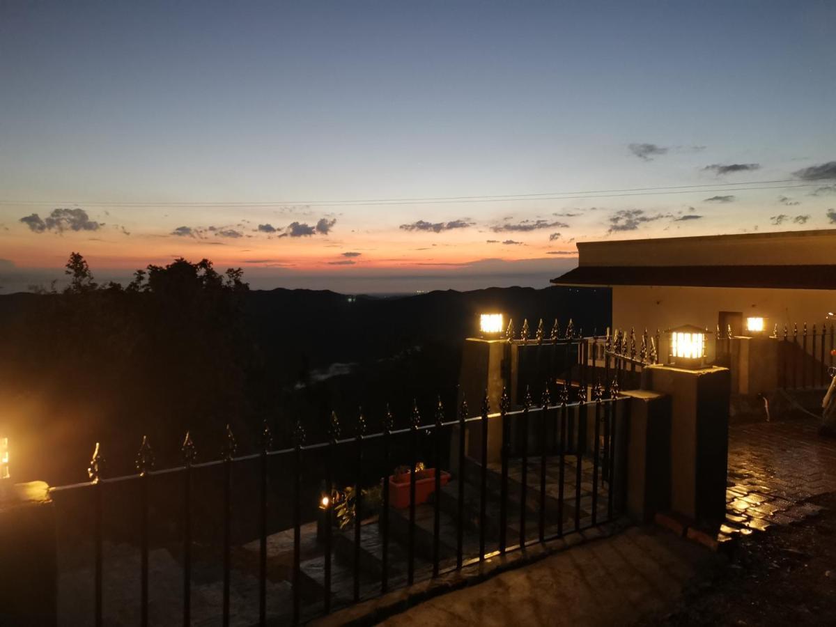 Villa By Mountain Homes- 兰斯顿 外观 照片